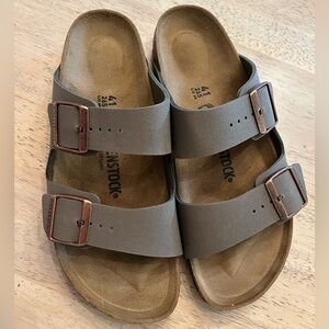 EUC Women’s Birkenstock Arizona Stone/ Grey Sandals Size 41 (10-10.5)